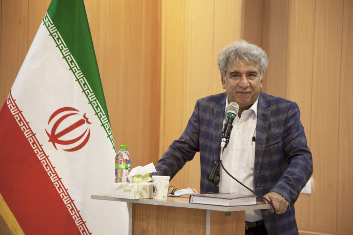 در جامعه ای که خبرنگار در آن بتواند آزادانه قلم بزند، فساد از بین می رود(۱)