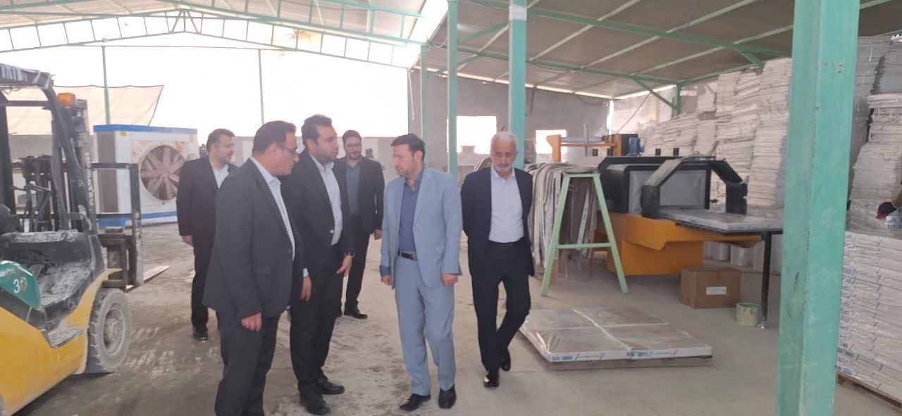 تأکید بر حمایت قضایی از تولید و رفع موانع تأمین مواد اولیه/گامی در مسیر بازگشت اجتماعی؛ معرفی ۱۰ محکوم به یک واحد تولیدی